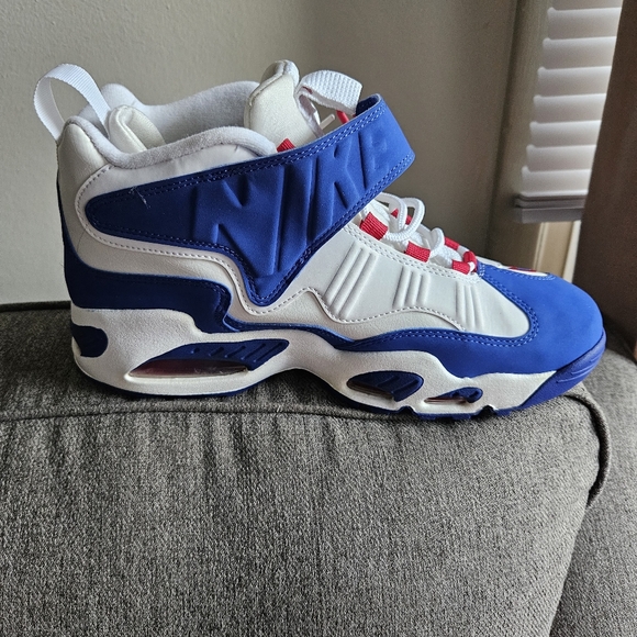 Nike Blue and White Sneakers with Pink Accents - Picture 5 of 6